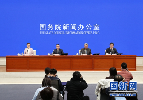 2020年，规模以上工业企业增加值增长2.8%，制造业加速转型